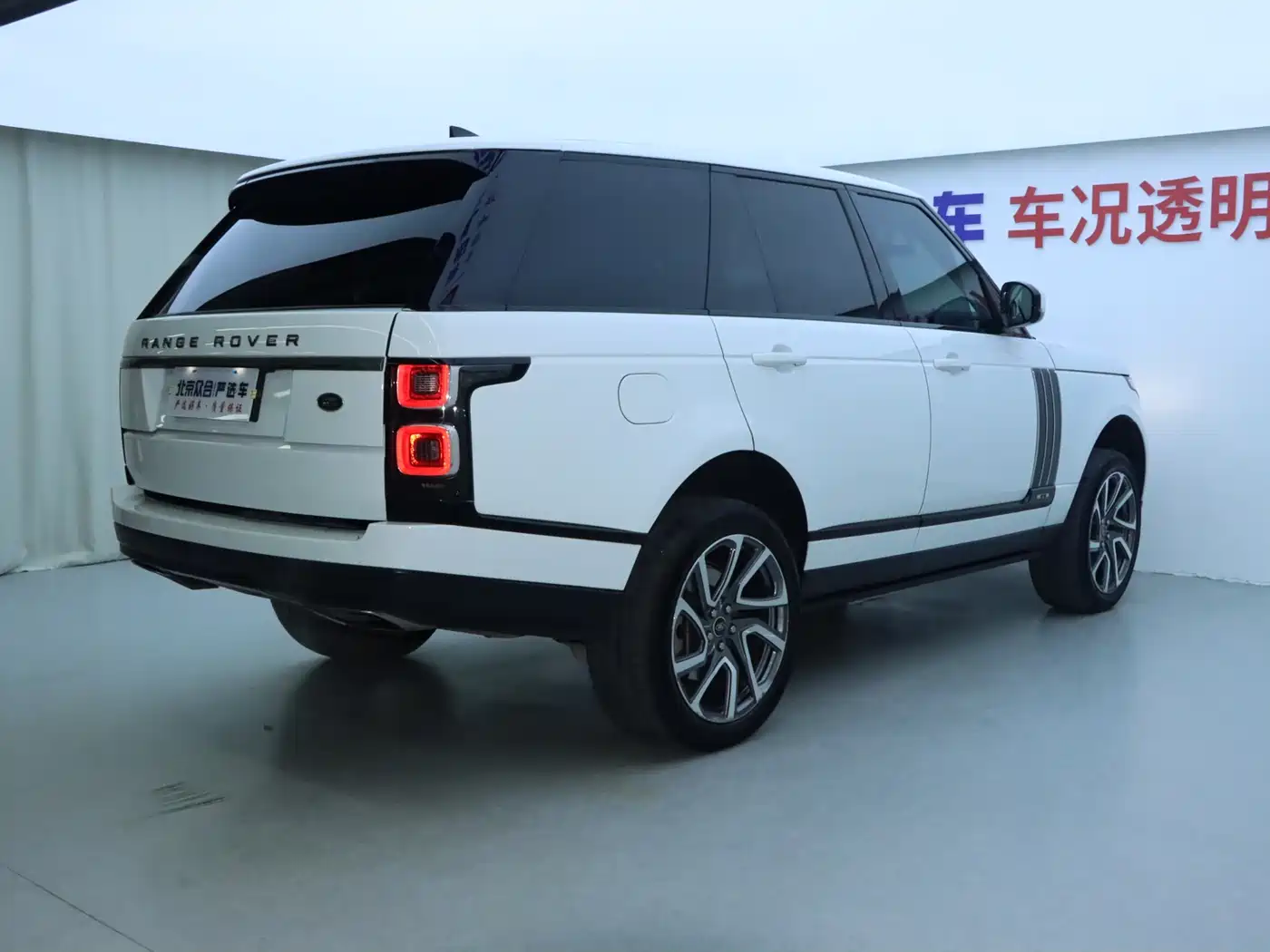 Land Rover Range Rover 2018 3.0 SC V6 Golden Age Edition фото 26
