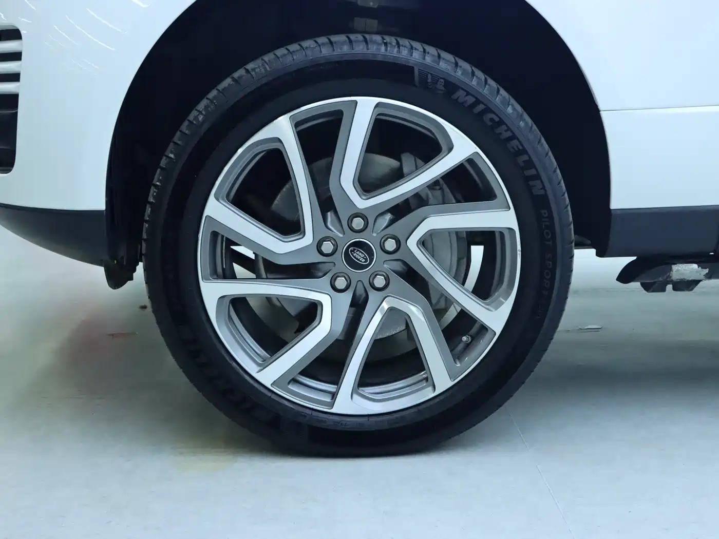 Land Rover Range Rover 2018 3.0 SC V6 Golden Age Edition фото 4