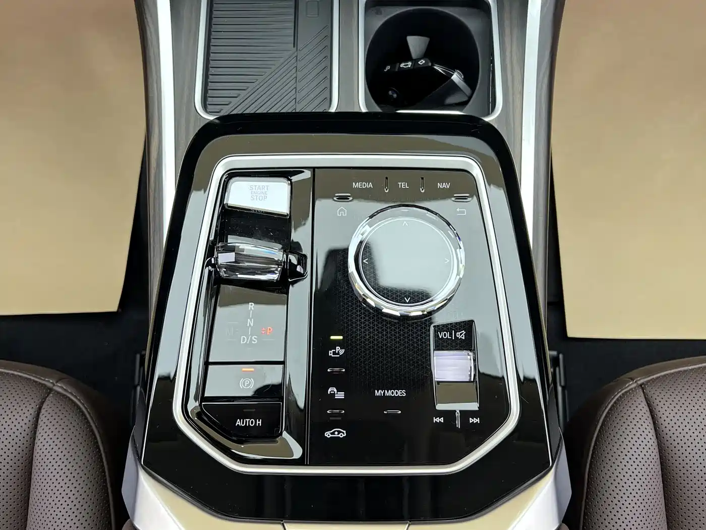 BMW 7 Series 2023 Model 735Li M Sport Package фото 32