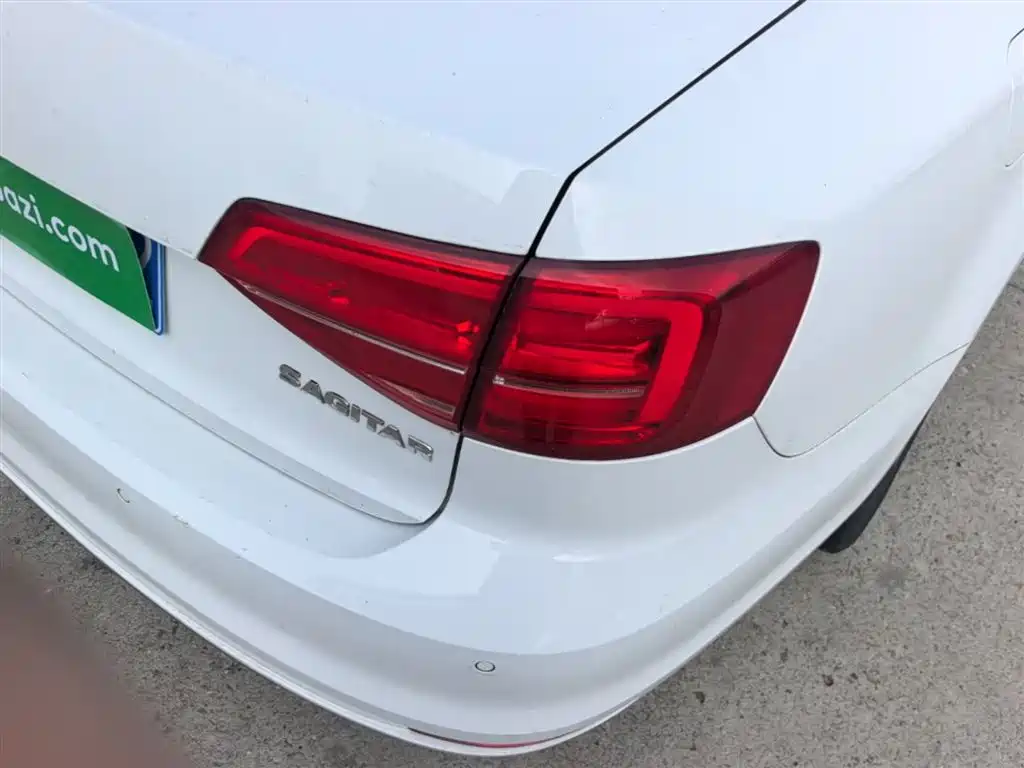 Volkswagen Sagitar 2015 1.6L Automatic Comfort фото 24