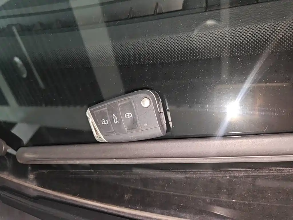 Photo 9 - Volkswagen Tiguan L