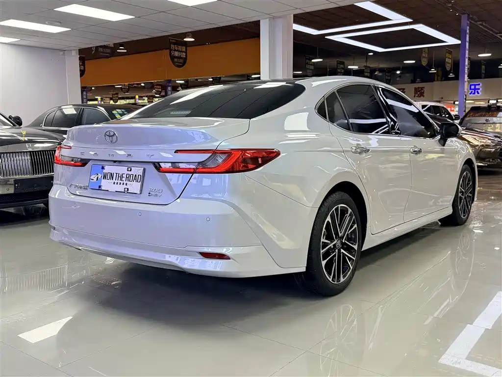 Toyota Camry 2024 Hybrid 2.0HG Premium Edition фото 7