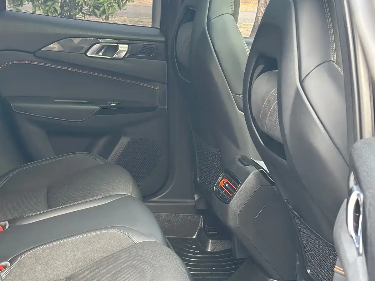 LYNK & CO. 02 HATCHBACK