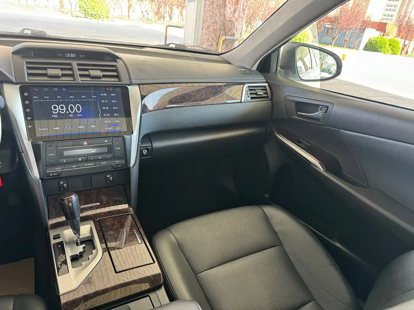 Toyota Camry 2016 2.0G 10th Anniversary Leading Edition фото 10