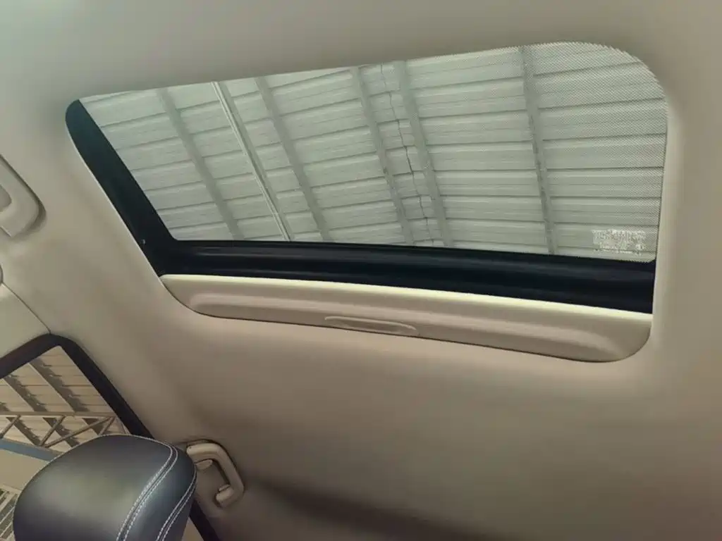 Фото 18 - Geely Vision X3