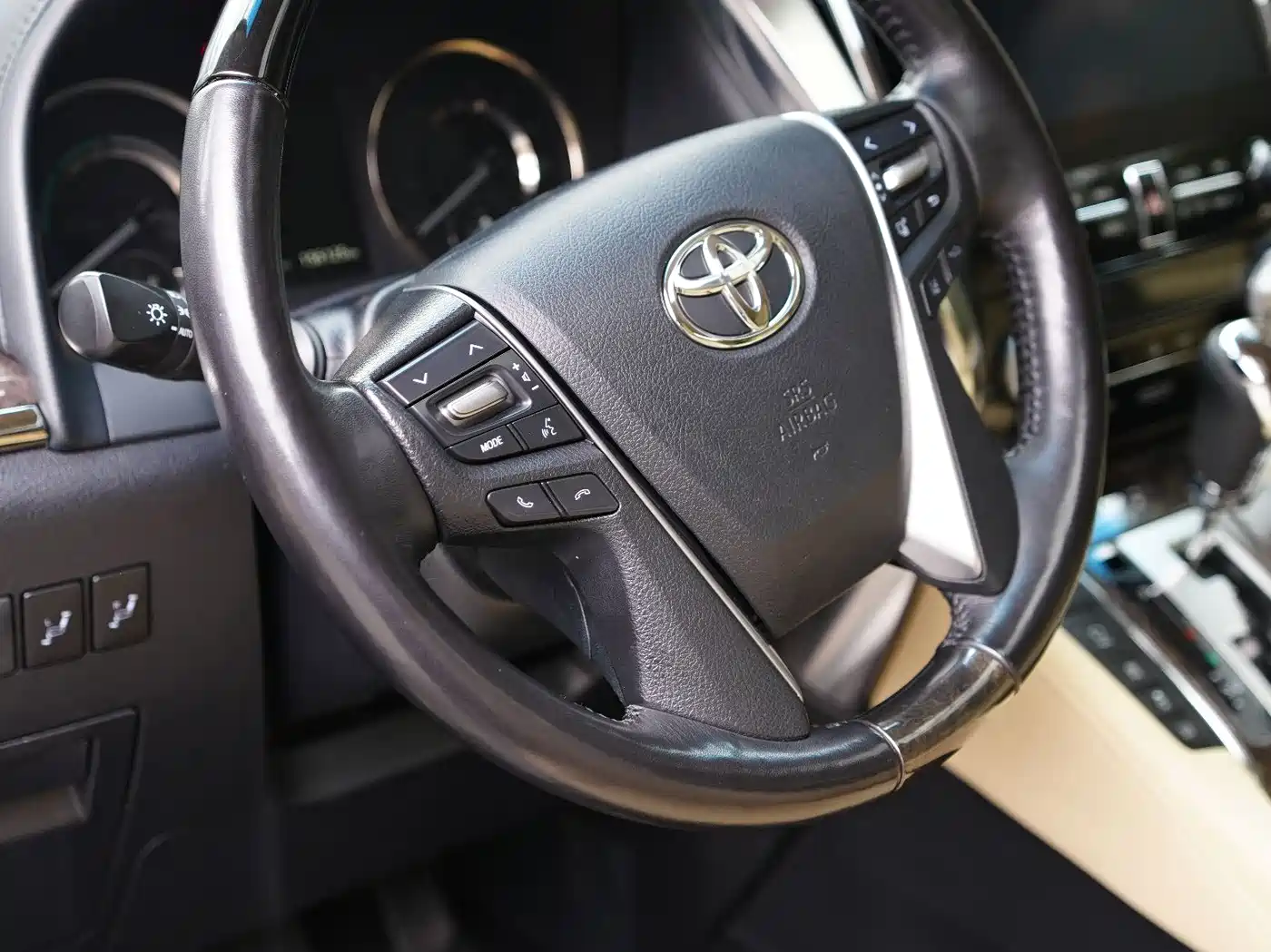 Toyota Alphard 2020 Hybrid 2.5L Premium Edition фото 6