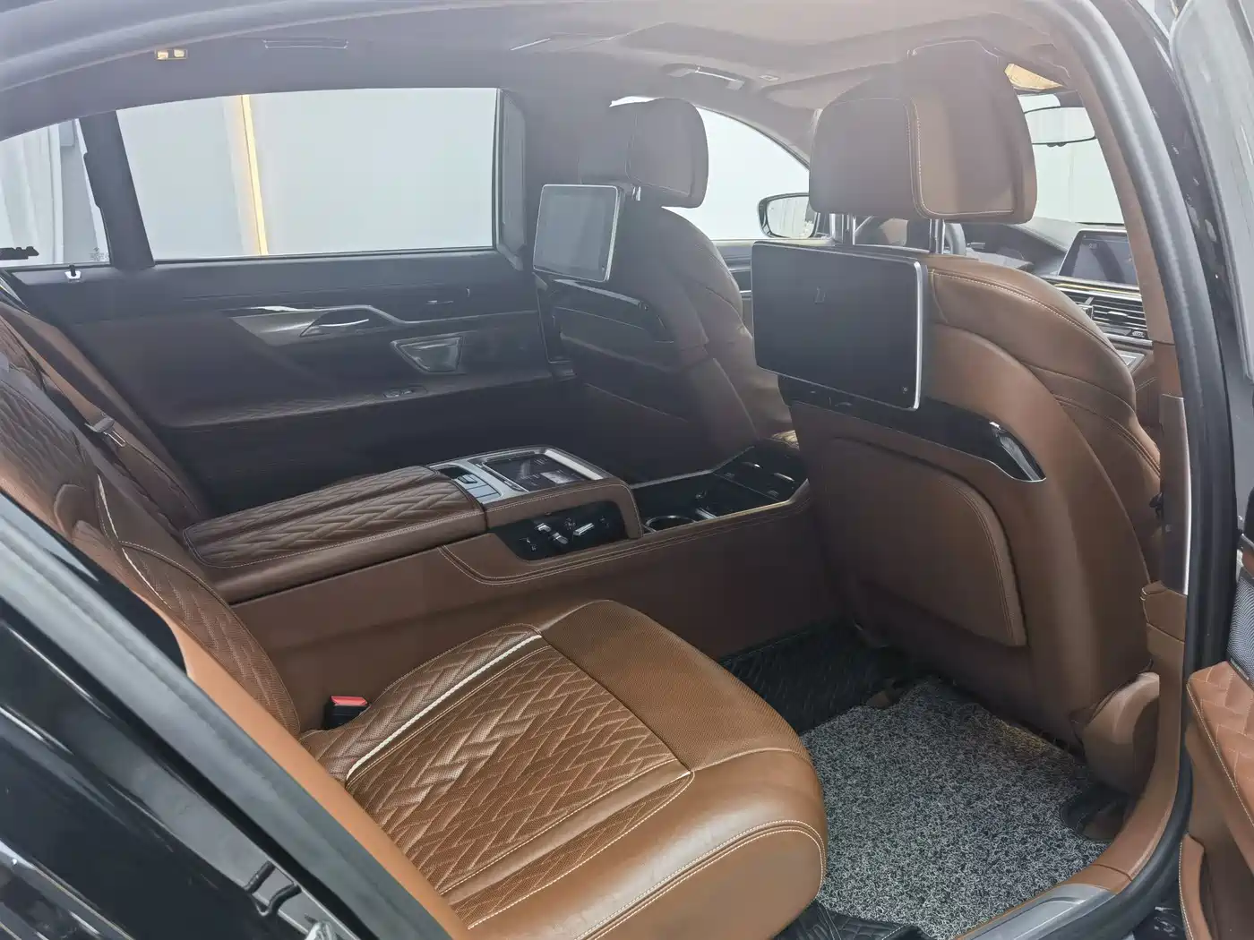 BMW 7 Series 2019 Facelift M760Li xDrive V12 Luxury Package фото 11