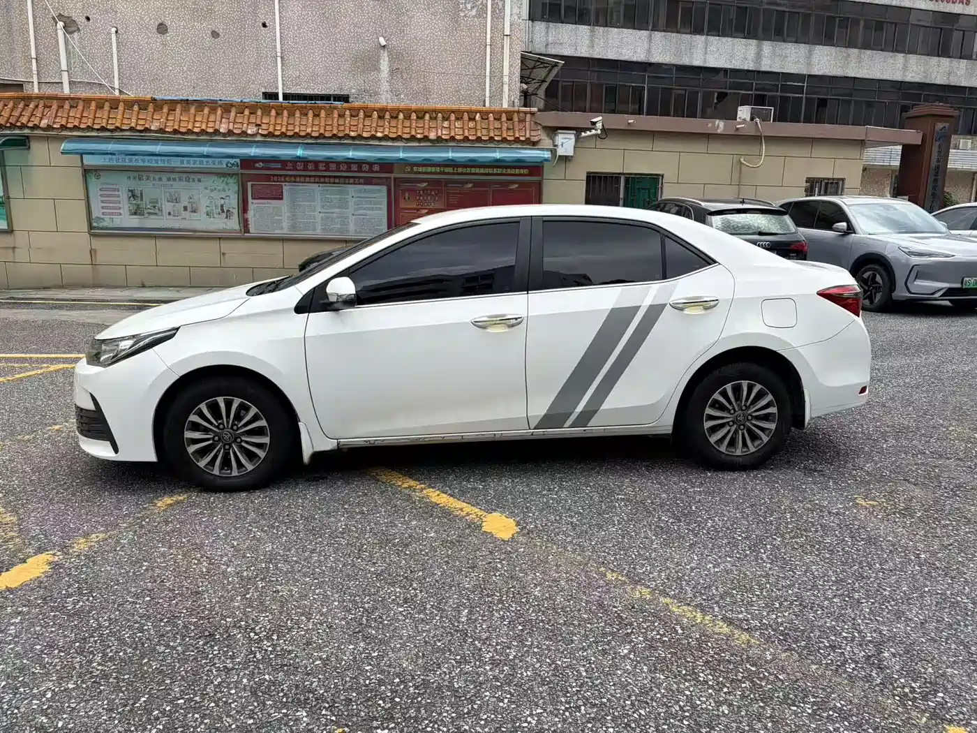 Toyota Corolla 2018 1.2T S-CVT GL Smart Edition фото 7