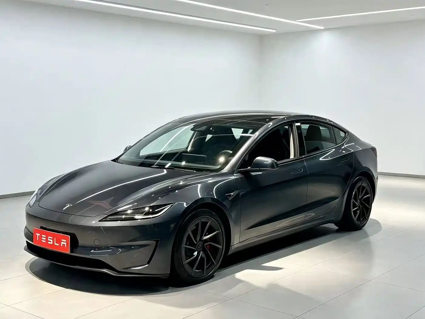 Tesla Model 3 2025