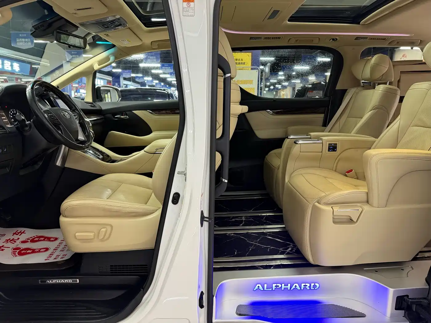 Toyota Alphard 2019 Hybrid 2.5L Luxury фото 11