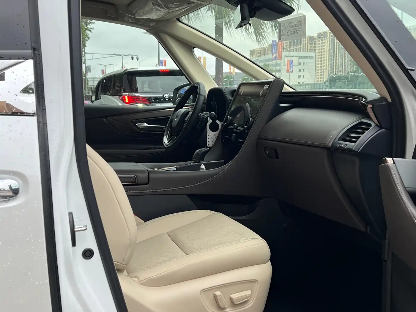 Toyota Vellfire 2024 Crown Hybrid 2.5L Premium Edition фото 4