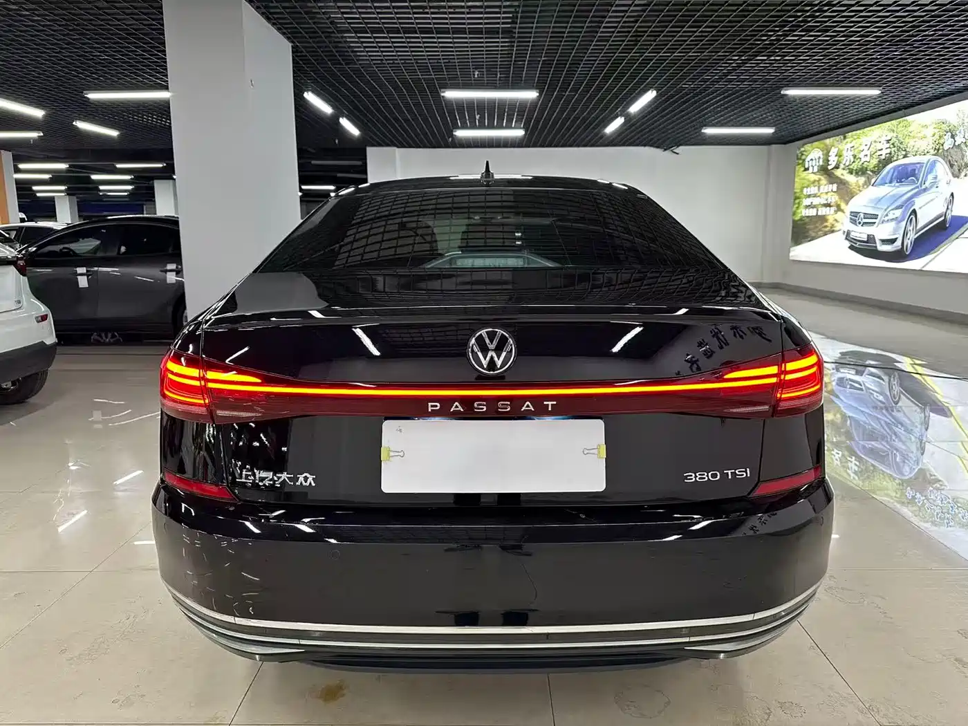 Volkswagen Passat 2024 380TSI Elite Edition фото 7