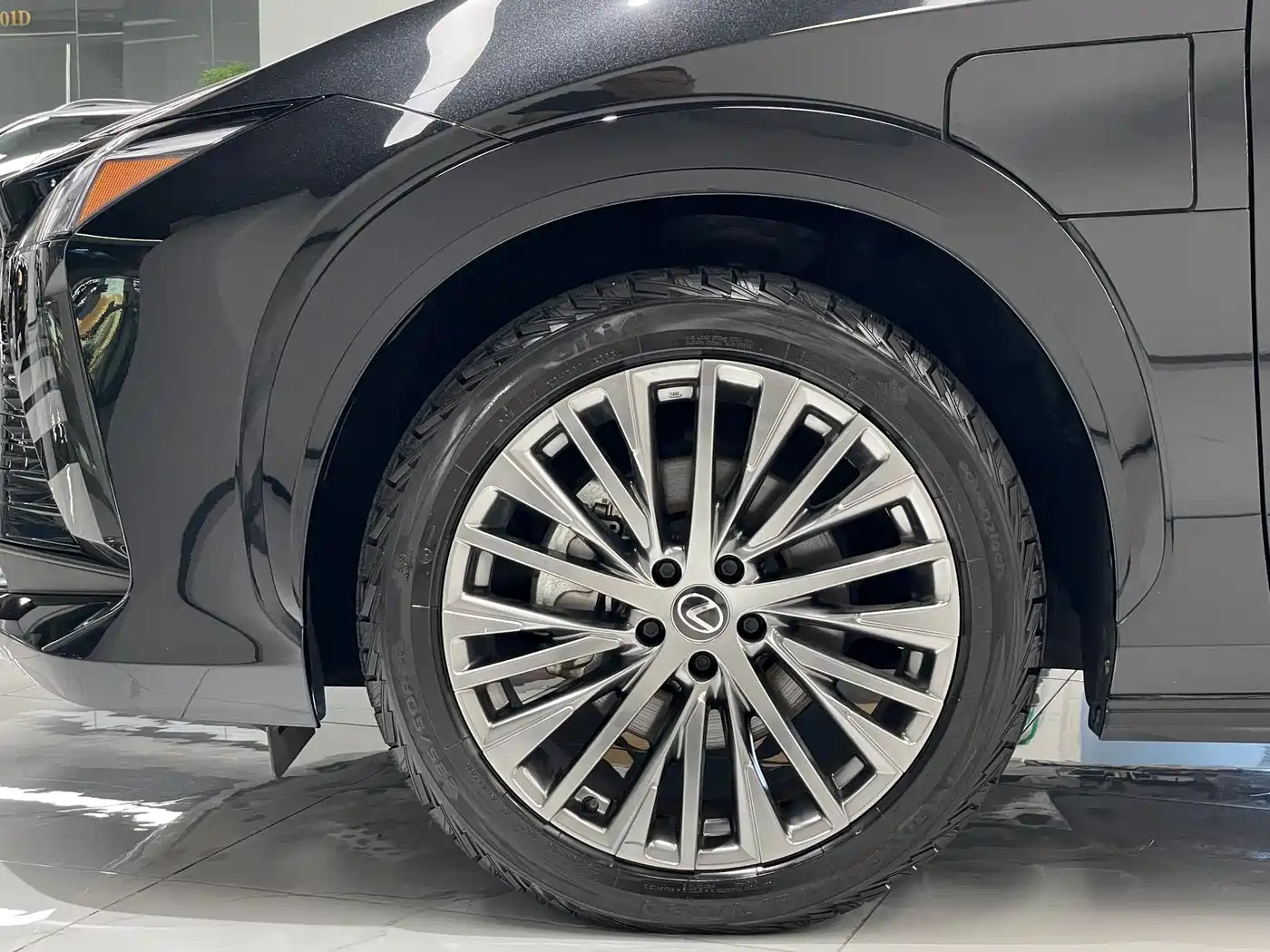 Lexus RZ 2023 450e 4WD Premium фото 23