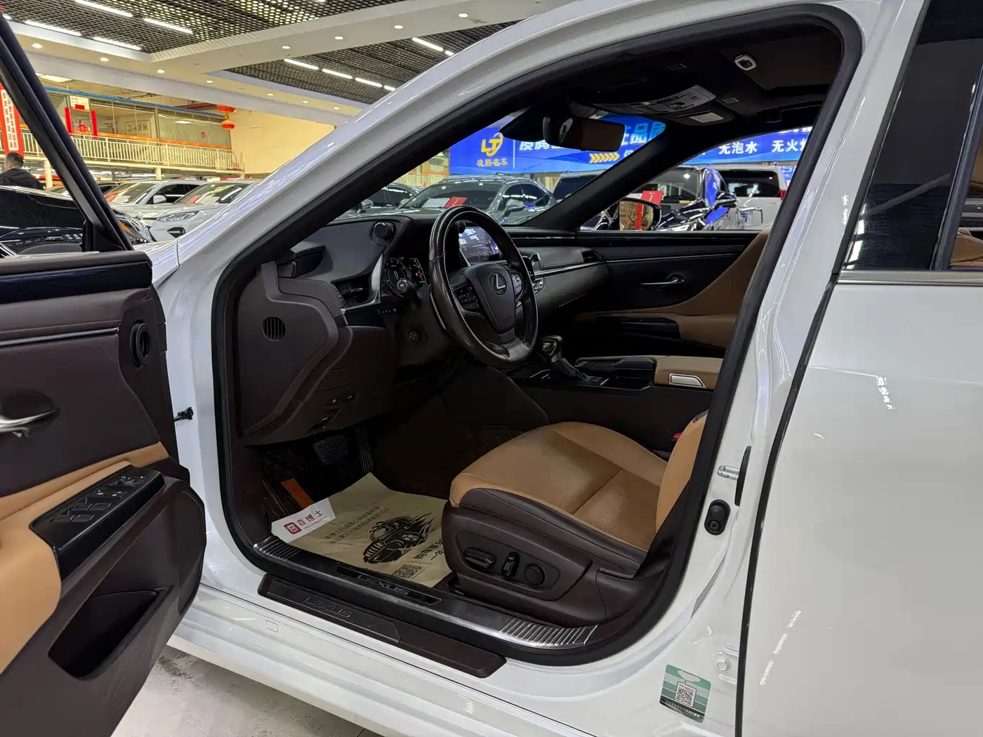Lexus ES 2020 200 Excellence фото 11