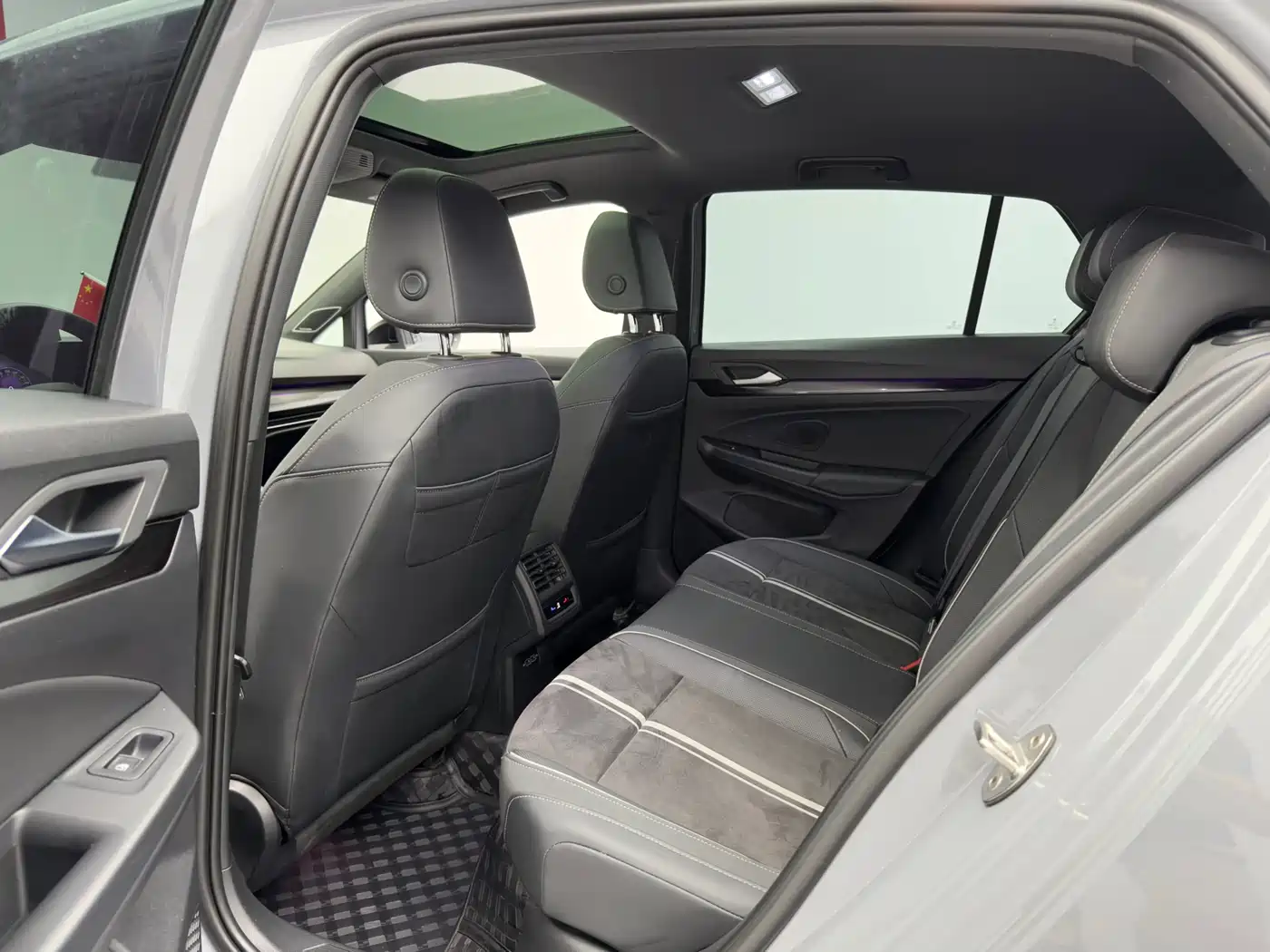 Volkswagen Golf 2023 Facelift 280TSI DSG R-Line фото 24