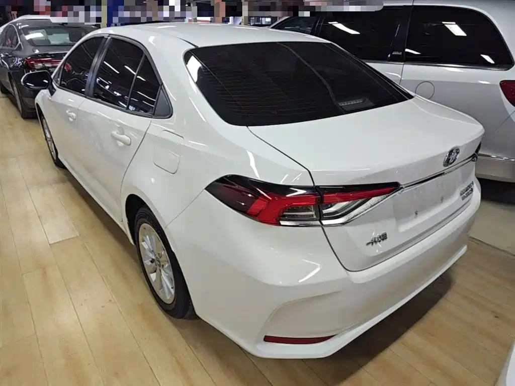 Toyota Corolla 2021 Hybrid 1.8L E-CVT Elite Edition фото 5