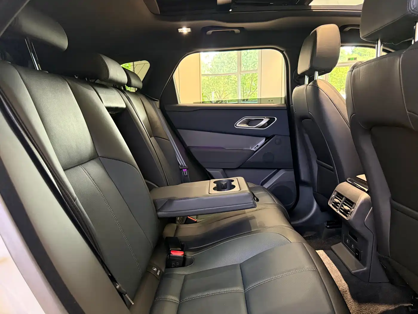 Land Rover Range Rover Velar 2024 Dynamic SE фото 14