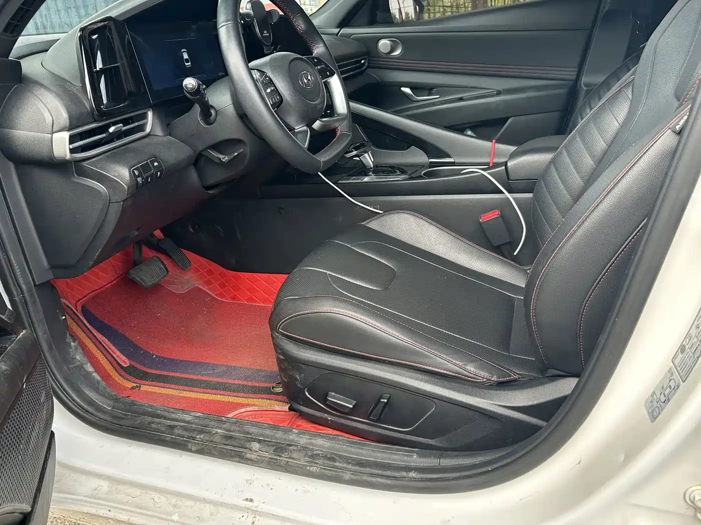 Фото 11 - Hyundai Elantra