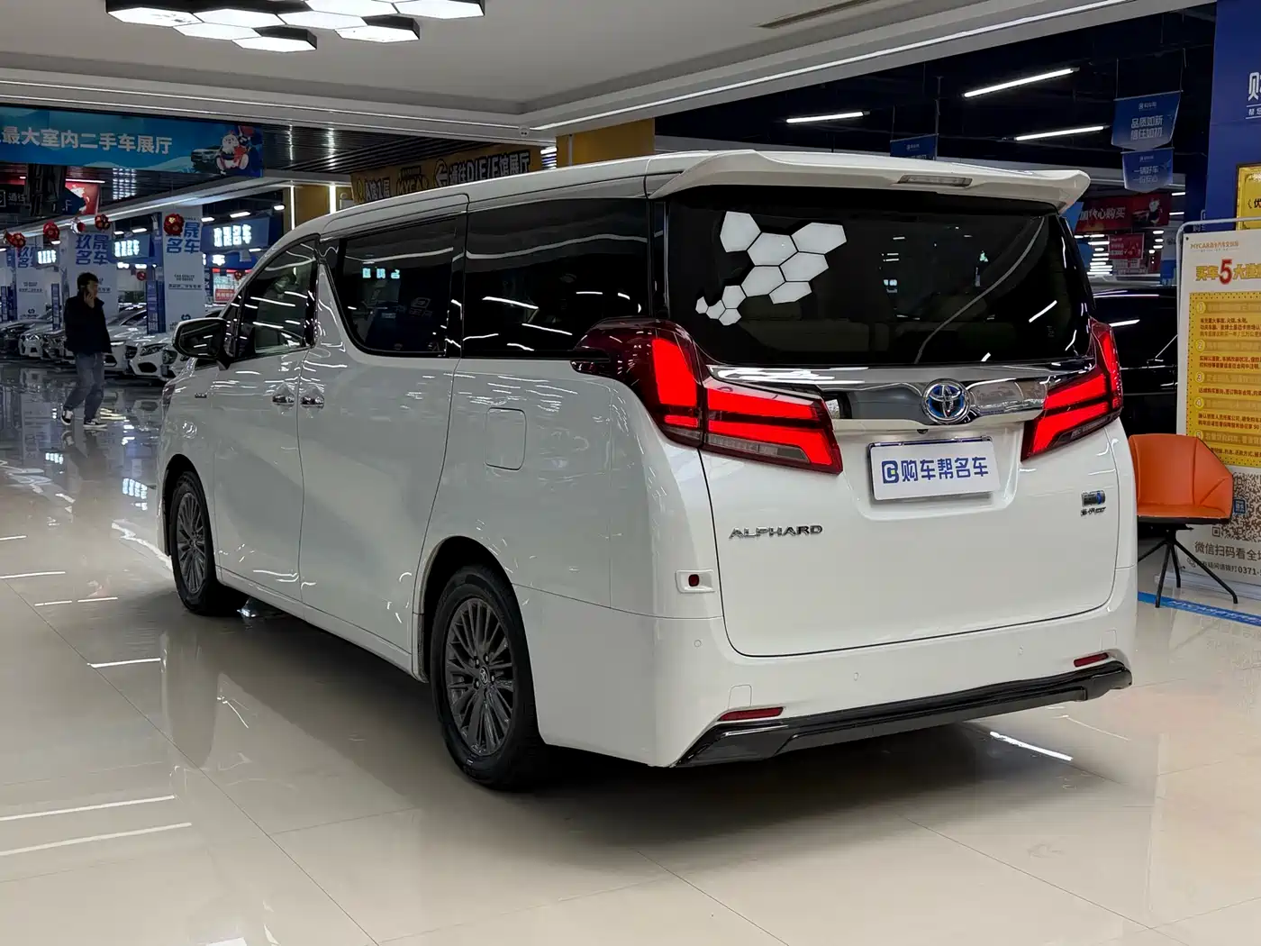 Toyota Alphard 2019 Hybrid 2.5L Luxury фото 21