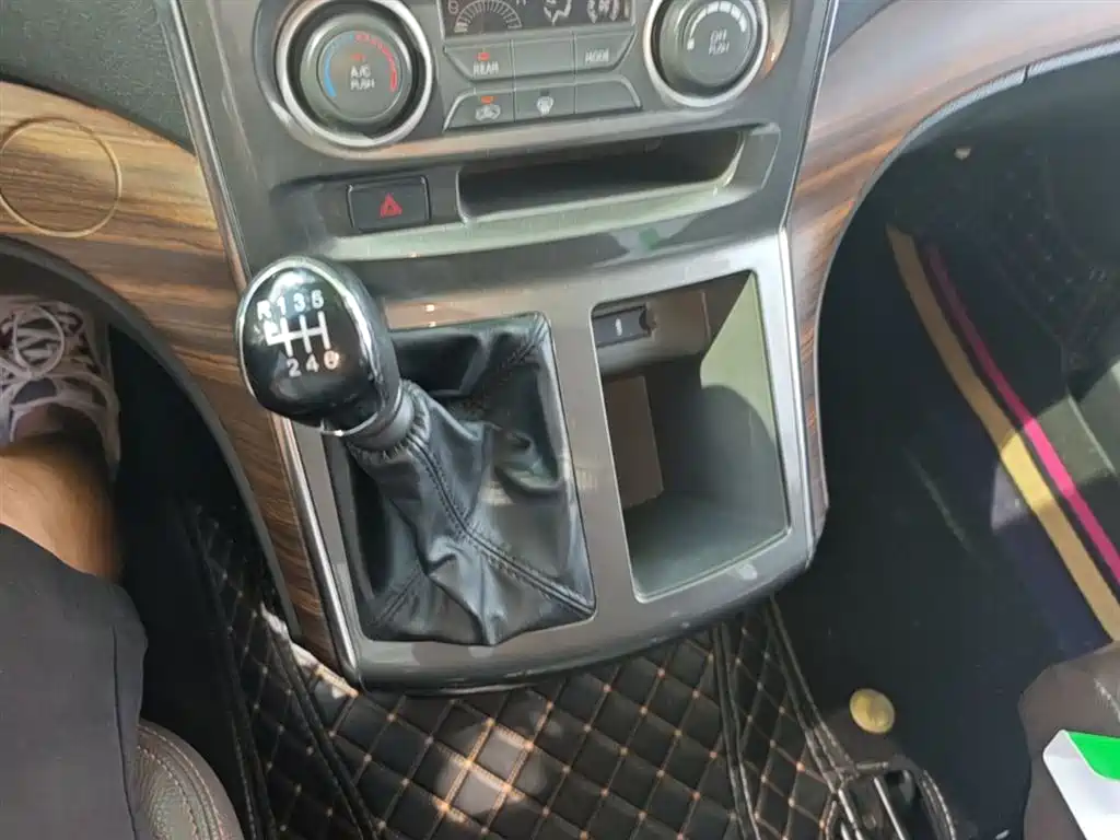 Dongfeng Fengxing Lingzhi PLUS 2022 2021 Wagon 2.0L Manual Luxury 7-Seater