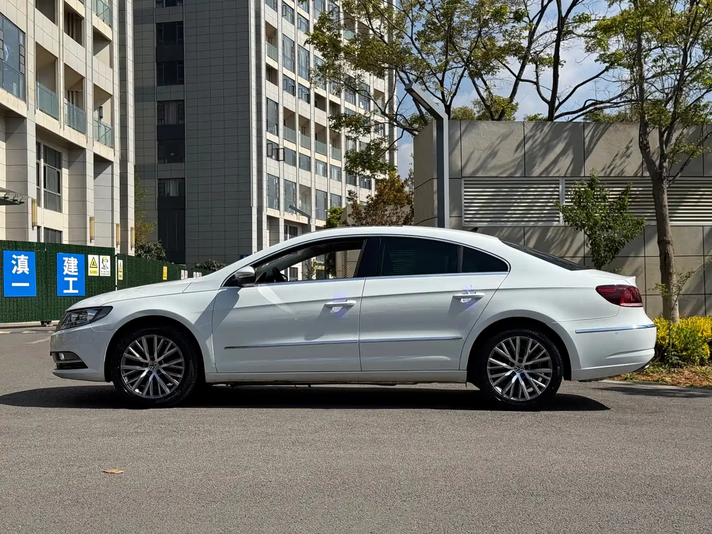 Volkswagen FAW-Volkswagen CC 2016 Model 1.8TSI Luxury фото 4