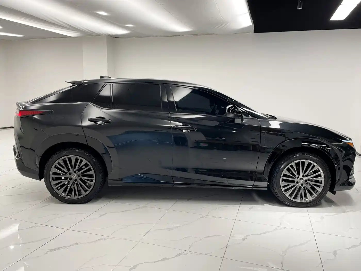 Lexus RZ 2023 450e 4WD Premium фото 7