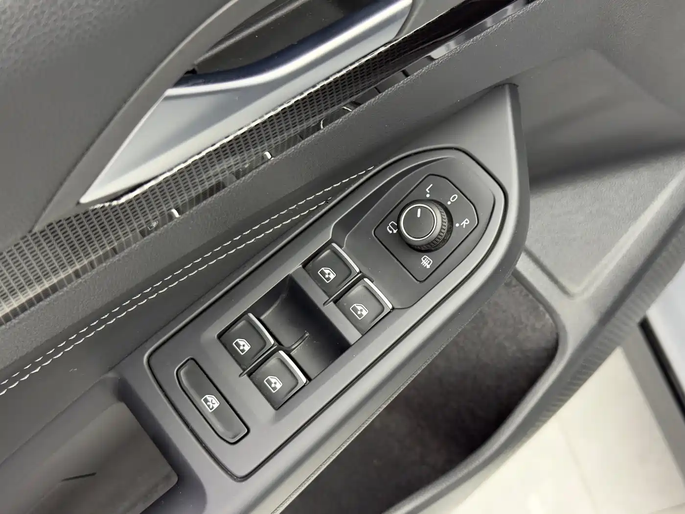 Volkswagen Golf 2023 Facelift 280TSI DSG R-Line фото 27