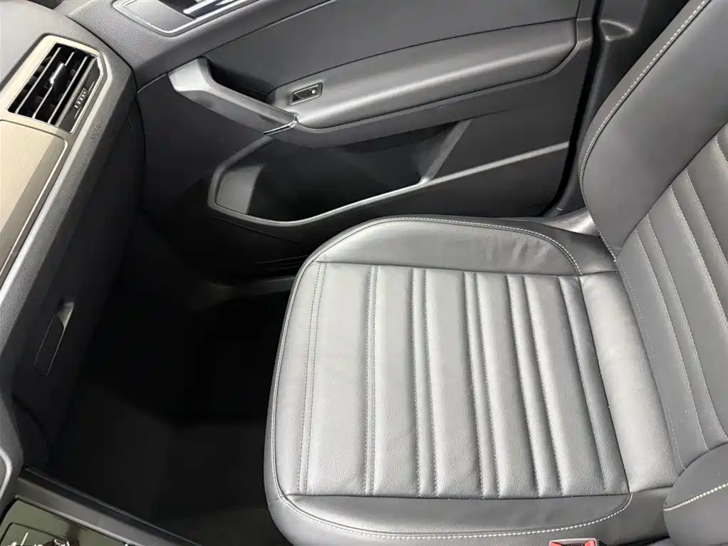 Volkswagen Touran 2022 Touran L 280TSI DSG Frontier Edition 7-seater фото 21