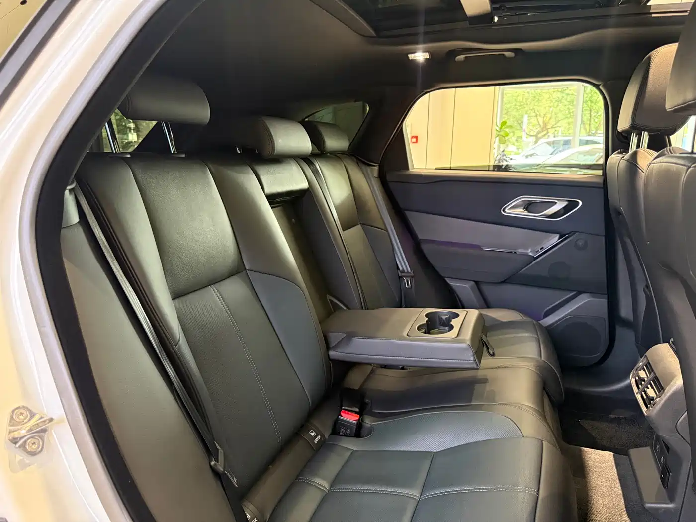 Land Rover Range Rover Velar 2024 Dynamic SE фото 13