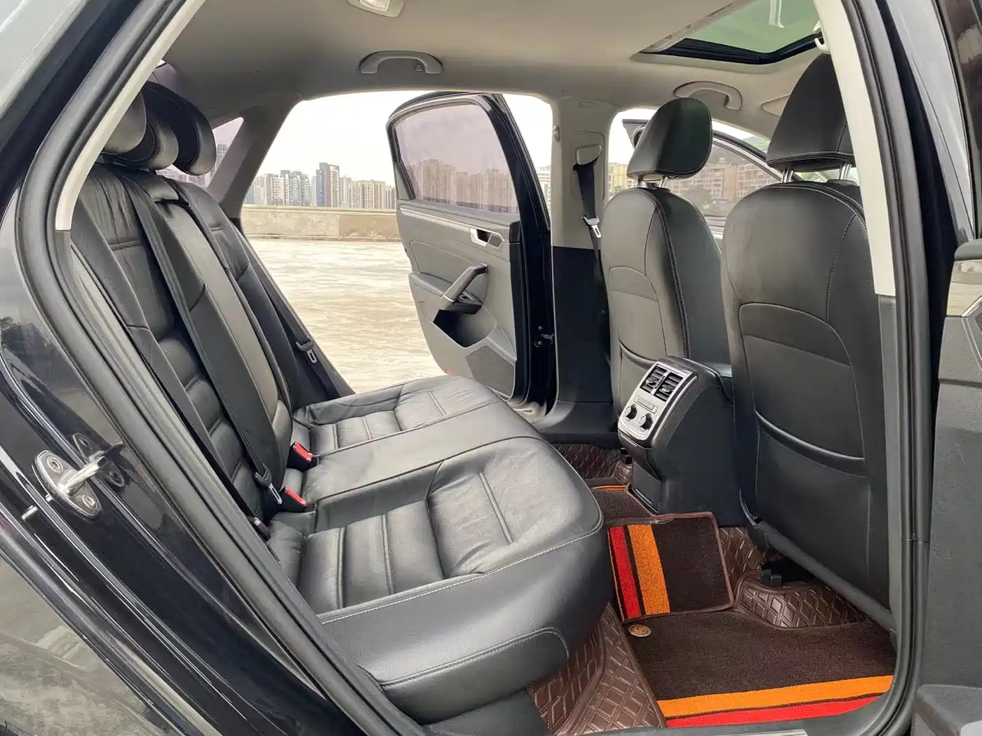 Volkswagen Passat 2016 330TSI DSG Executive Edition фото 6