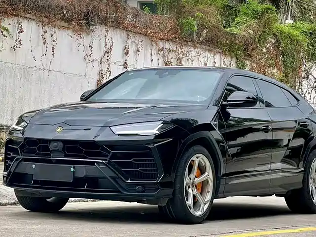 Lamborghini Urus 2021