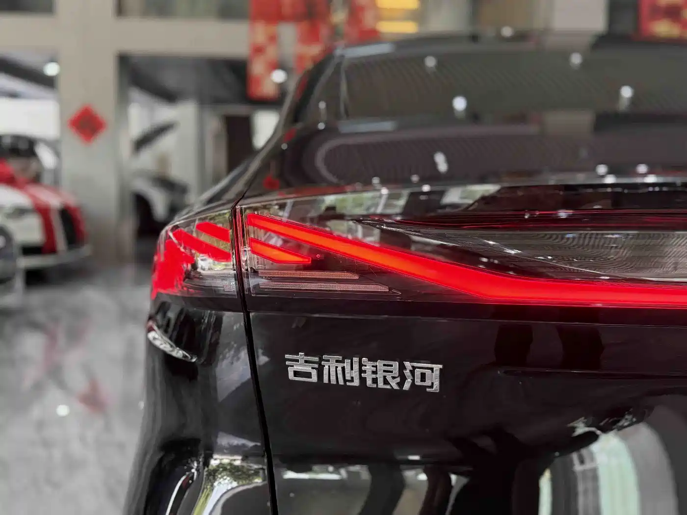 Geely Galaxy Galaxy L6 2025 EM-i 60km Voyage Edition фото 27