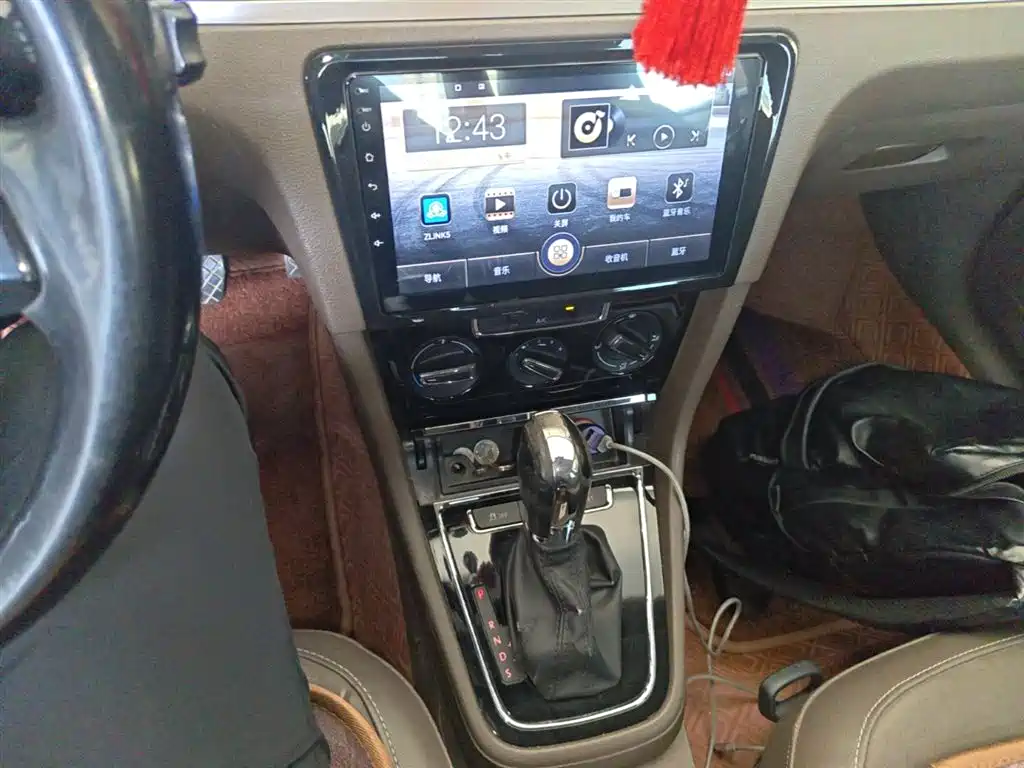 Volkswagen Bora 2014 1.6L Automatic Comfort Edition фото 13