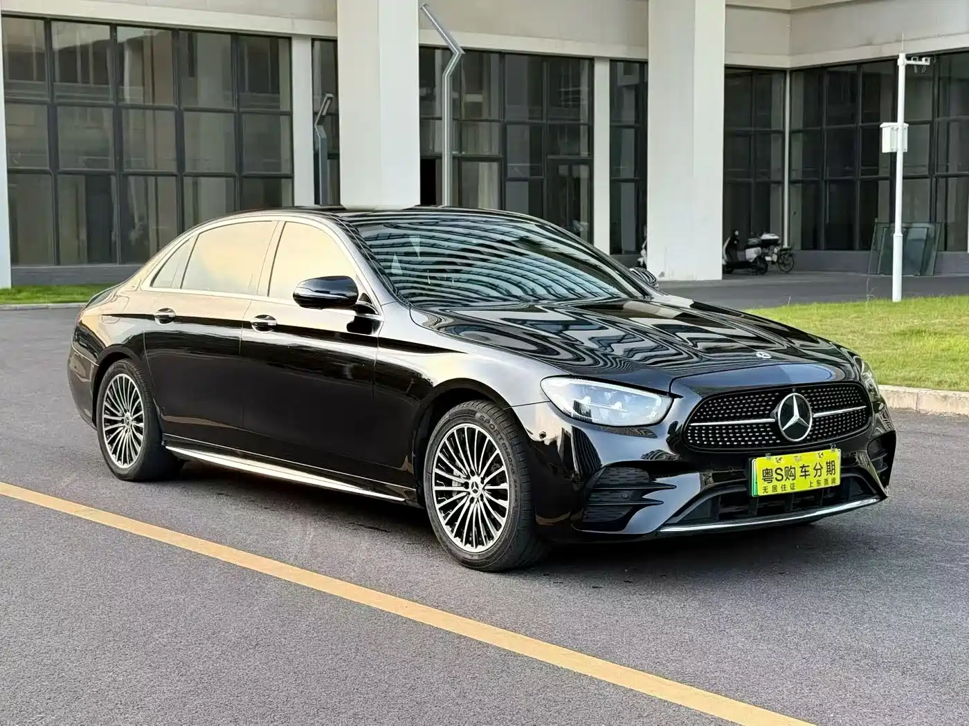 Mercedes-Benz E-Class New Energy 2022 Facelift II E 350 e L Plug-in Hybrid Sports Sedan фото 3