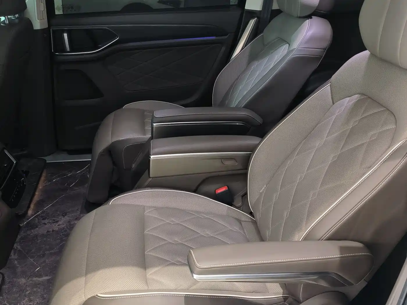 Volkswagen Viloran 2024 380TSI Executive Edition фото 6