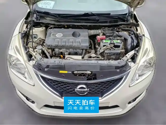 Nissan Tiida 2011 1.6L CVT Smart — фото 3