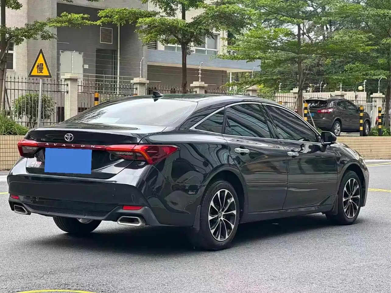 Toyota Avalon 2022 2.0L Luxury Edition фото 3