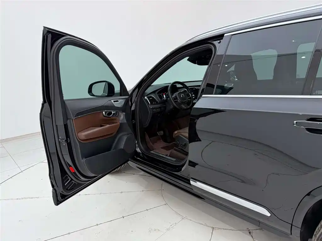 VOLVO XC90 PLUG IN HYBRID