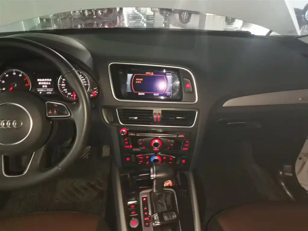 AUDI Q5