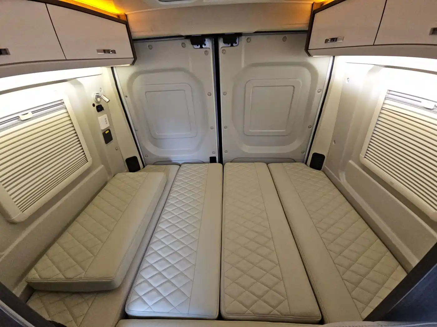 SAIC Maxus MAXUS V90 RV 2022 2021 2.0T Travel Home V90 Self-Contained Class B RV Luxury Transverse Bed