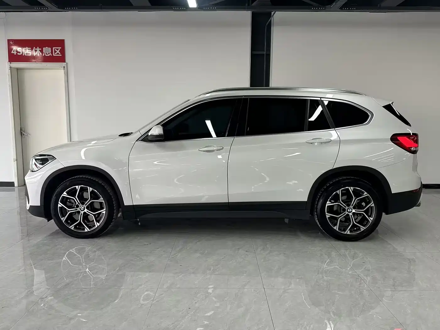 BMW X1 2022 sDrive25Li Leading фото 3