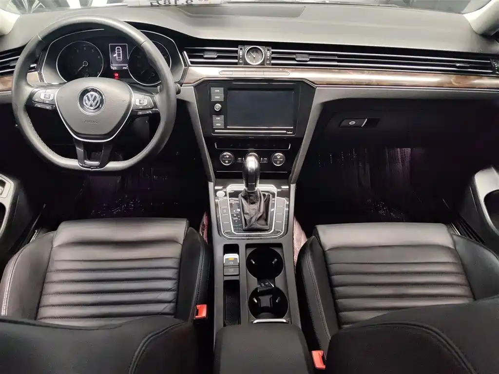 Volkswagen Magotan 2019 330TSI DSG Luxury Class China VI фото 14