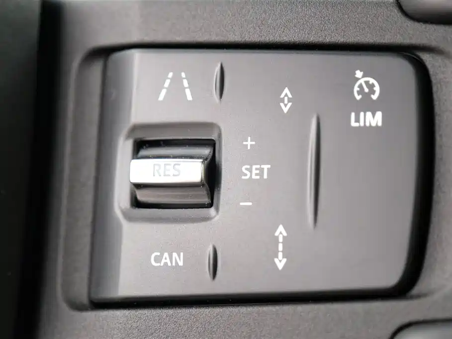 Land Rover Defender 2025 90 3.0T P400 X-Dynamic HSE фото 19