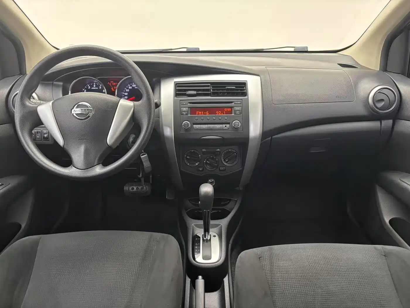 Nissan Livina 2015 2013 1.6XL CVT Luxury