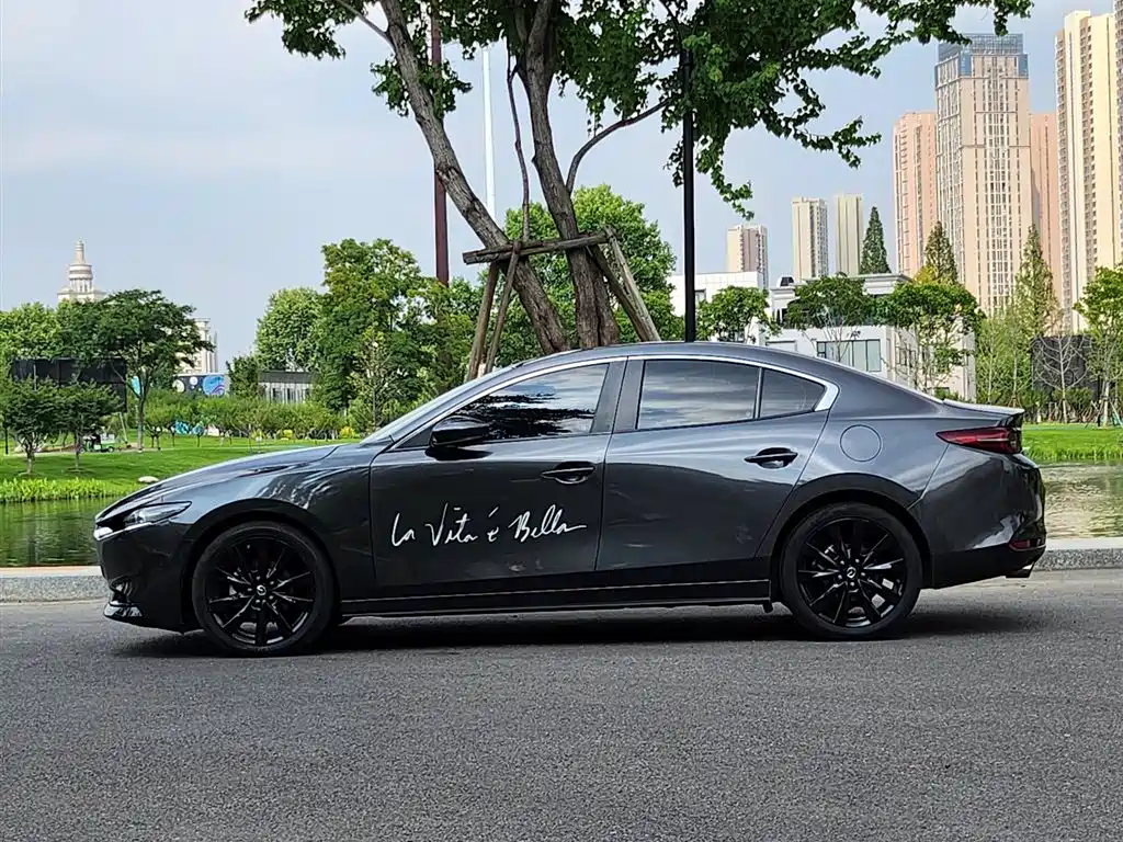 Mazda Mazda3 Axela 2020 2.0L Automatic Stylish Edition фото 5