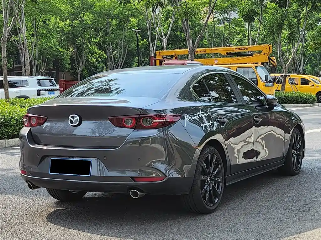 Mazda Mazda3 Axela 2020 2.0L Automatic Stylish Edition фото 12