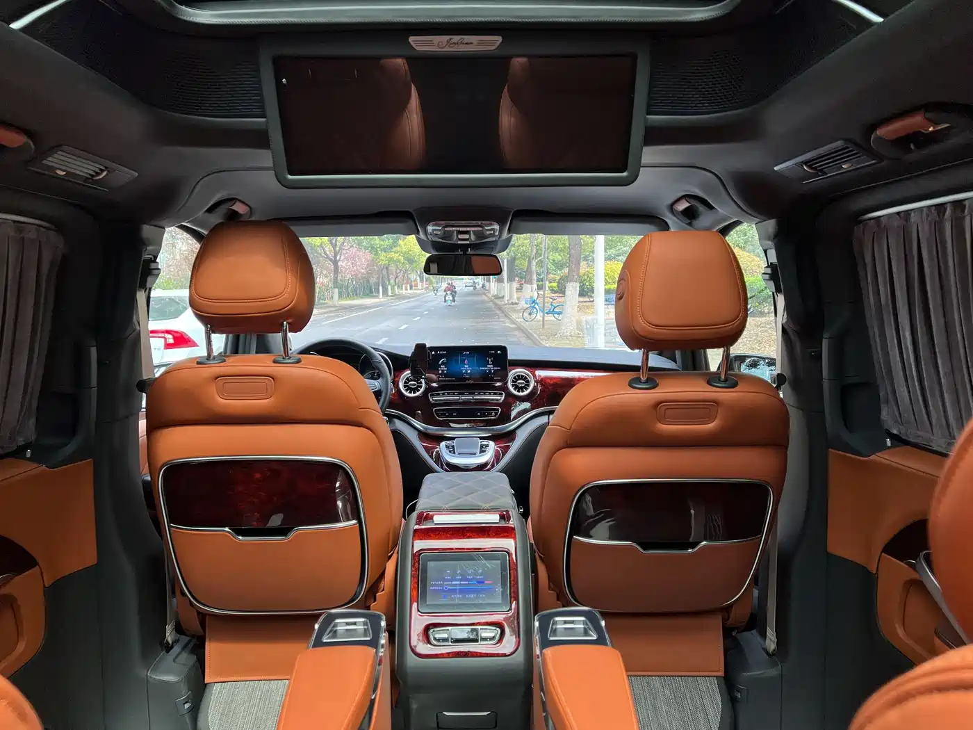 Mercedes-Benz V-Class 2022 V 260 L Long Wheelbase Luxury Edition фото 18