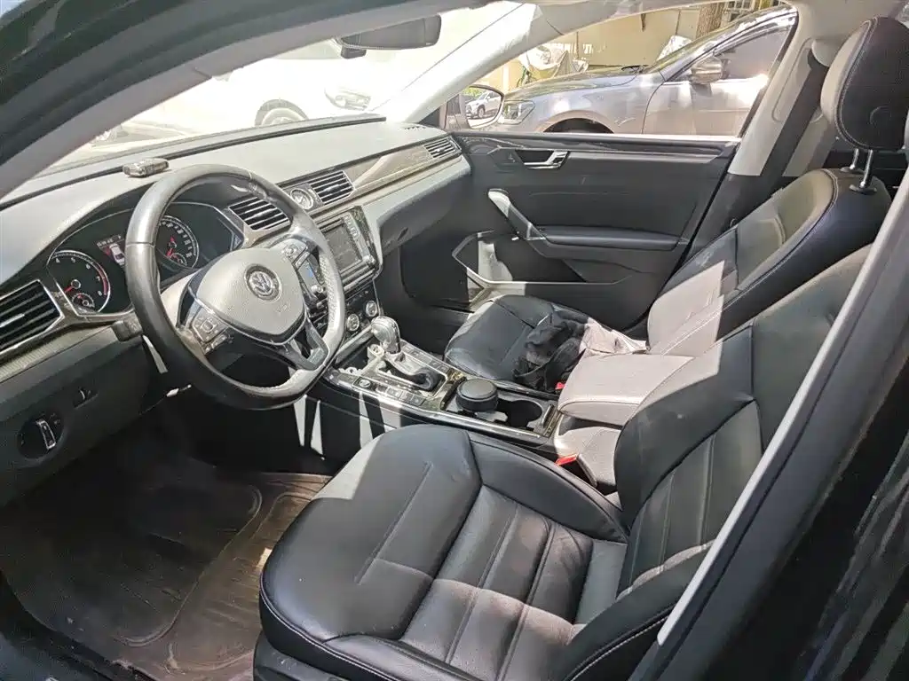 Volkswagen Passat 2016 330TSI DSG Executive Edition фото 12