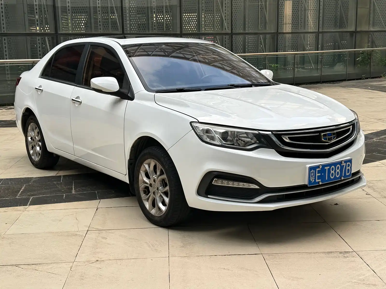 Фото 3 - Geely Vision