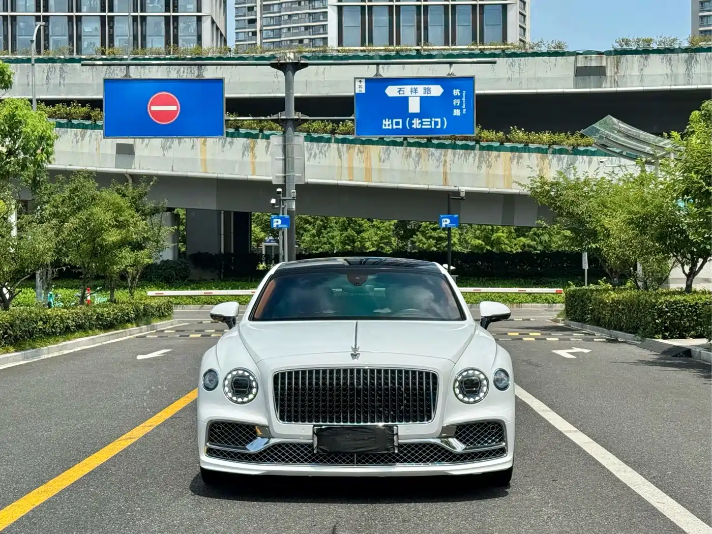 Фото 1 - Bentley Flying Spur Plug-in Hybrid